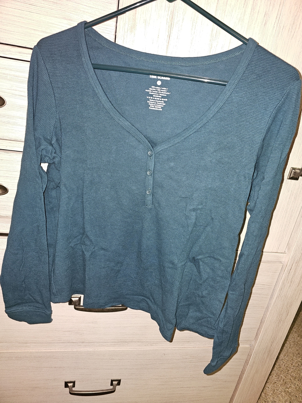 True Classic. Size M. Womens Long Sleeve V neck Waffle Ribbed Henleys